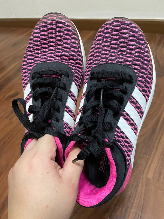 Adidas阿迪达斯运动鞋女，36码，穿3...