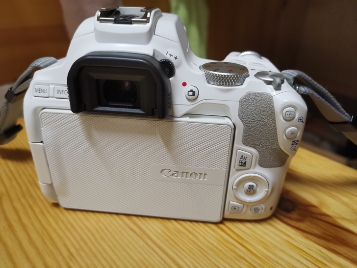 品牌型号 佳能200Dii白色