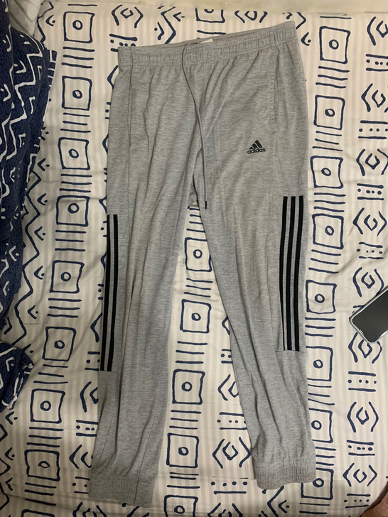 Adidas运动裤,一直闲置,成色如图,属...