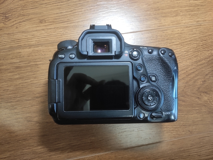 佳能6d2，原电原充 成色9新  功能正常...