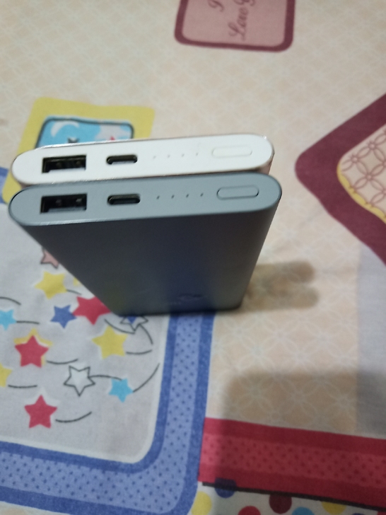 小米高配版充电宝，正常使用 ，支持双向快充...
