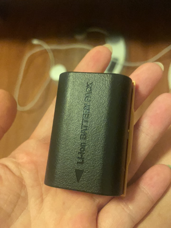 佳能90D相机上用的一块儿新的，用了一次，...