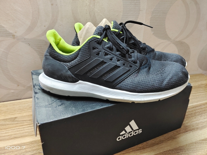 阿迪达斯   adidas 慢跑鞋，脚感软...