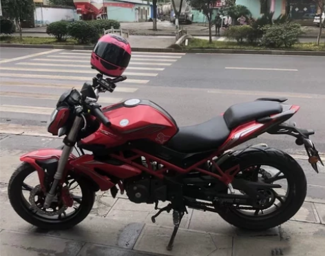 贝纳利红宝龙 3w公里 18年的 自己的车...