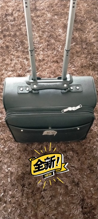 全新尚赫拉杆箱。号称空姐箱。居家旅行必备。...