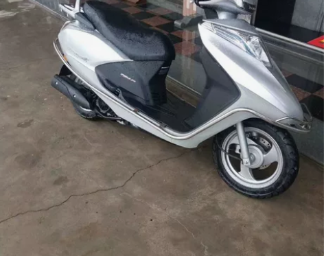 现货一台银色五羊本田睿御110cc，二手踏...