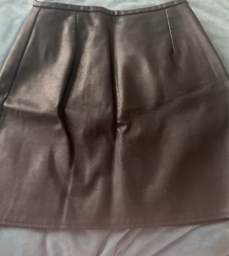 全新A字裙 感兴趣的话点“我想要”和我私聊...