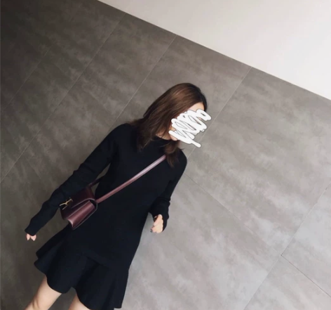 黑色荷叶边小黑裙显瘦长袖针织打底连衣裙女秋...