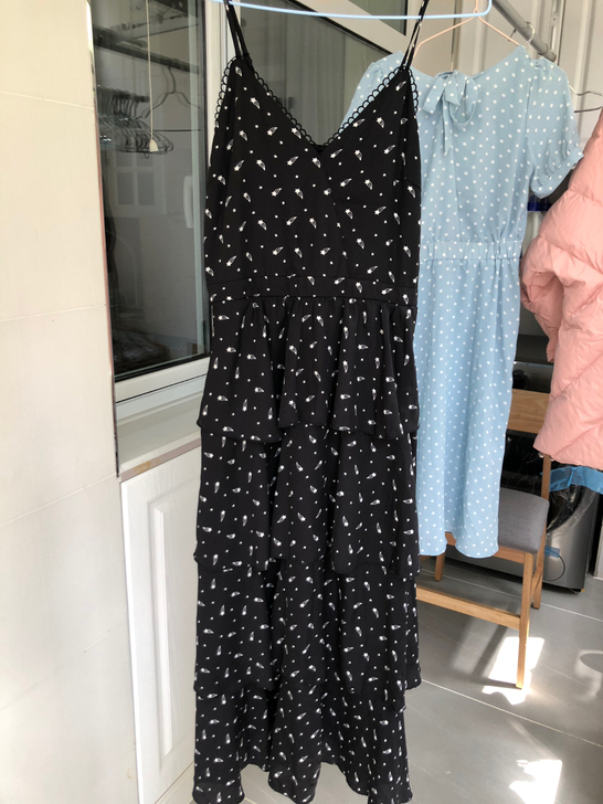 吊带连衣裙 下半部分是蛋糕裙 m码 建议高...