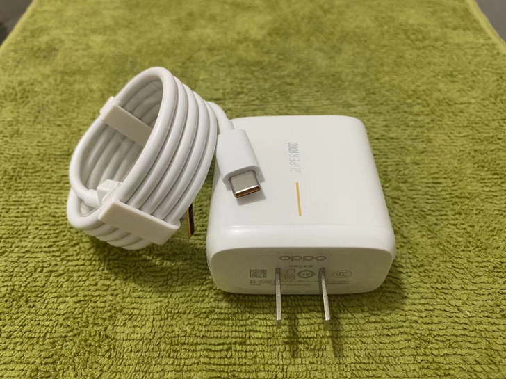 个人闲置转让一套oppo原装充电器65w，...