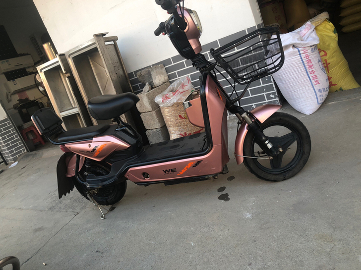 汽车驾照拿下来了，电动车便宜卖了！电瓶8月...