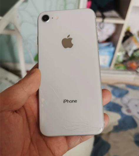 苹果iPhone 8 64g 以前是备用机...