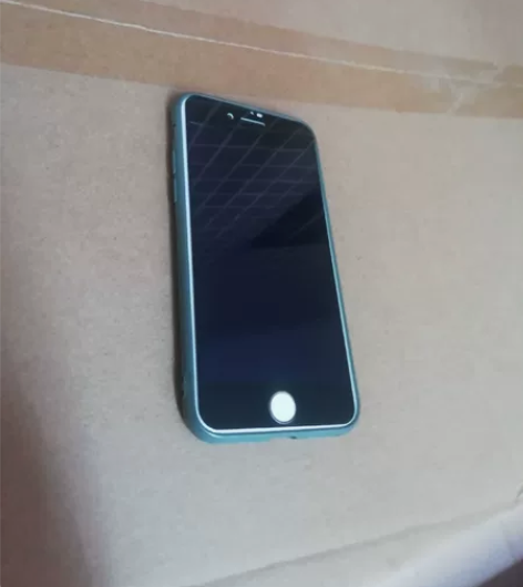 一手自用九成新iPhone 8,64G今色...