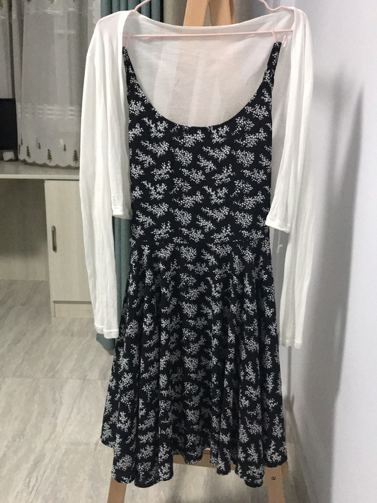 两件套连衣裙，面料超丝滑，商场买的，可单穿...