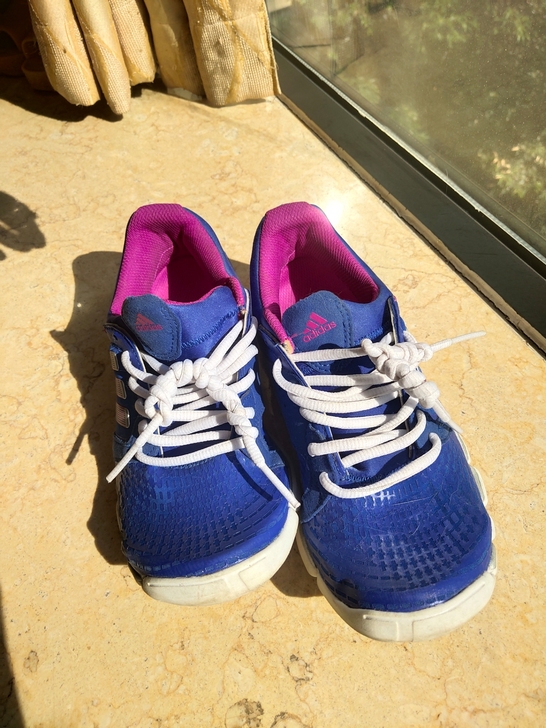 Adidas阿迪达斯 Adipure女跑鞋