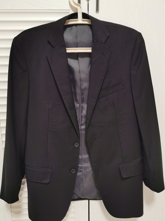 奔驰男士西装外套，尺码L，材质看图五，肩宽...