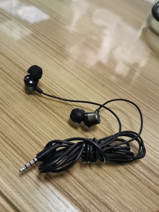 摩托耳机，音质好，低音中音都不错，带线控，...