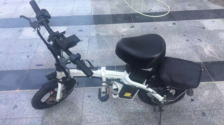 正步折叠电动车自行车，8成新，放在家里占位置