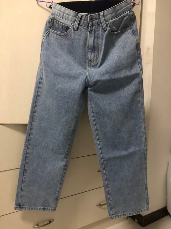 转一条牛仔裤，全新，吊牌还在，原因是自己拍...