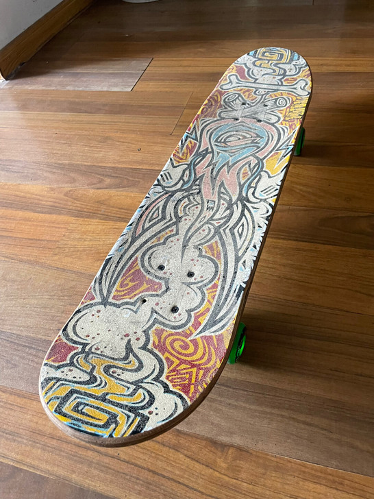 4轮滑板，闲置出。成人小孩都适用。