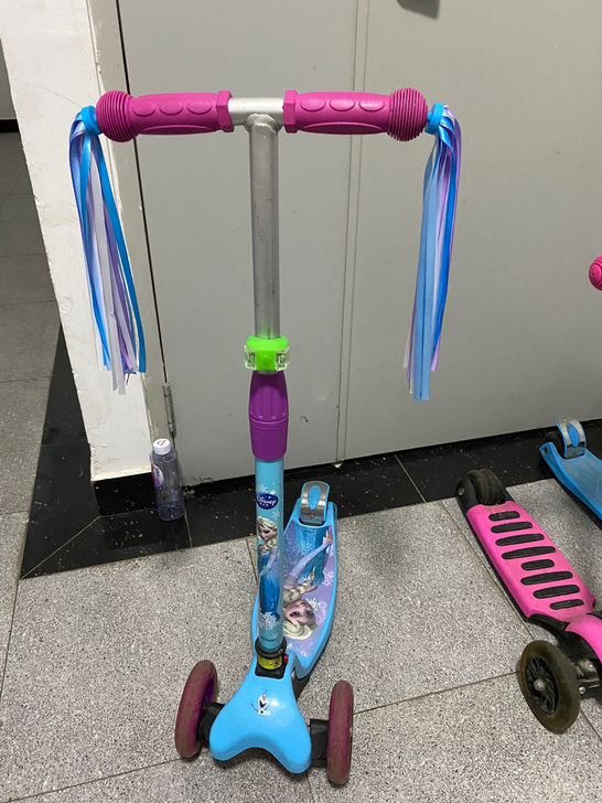 迪斯尼骨班车，送夜间行车灯，肖家河自取