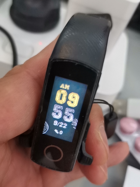 荣耀手环5标准版,9成新。