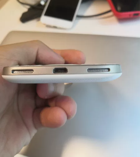 黑莓q20白色，时间太长了，后盖上的黑点，...