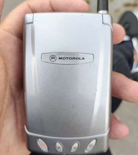 老摩托罗拉手机,好坏不知喜欢就拍 感兴趣的...