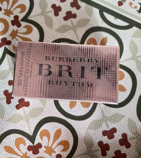 香水，正品，妈妈在美国，亲自买的，绝对正品...