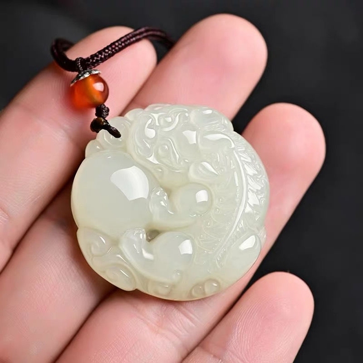 新疆和田玉貔貅吊坠有求必应招财霸王貔貅玉坠...