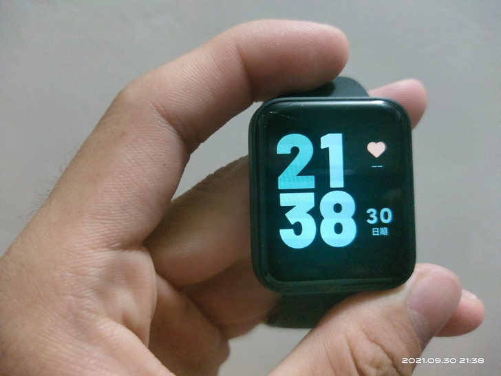 redmi watch屏幕裂了一点点,贴...