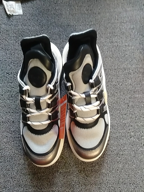 女士弓形运动鞋休闲鞋37码数，银黑色