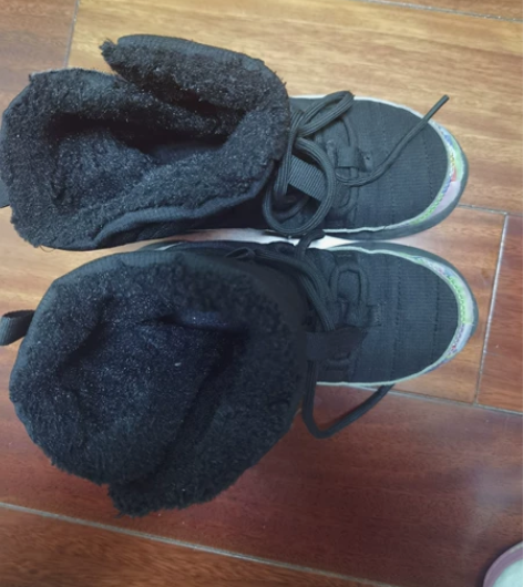 nike正品带毛的鞋，嫌小了，八成新，1Y...