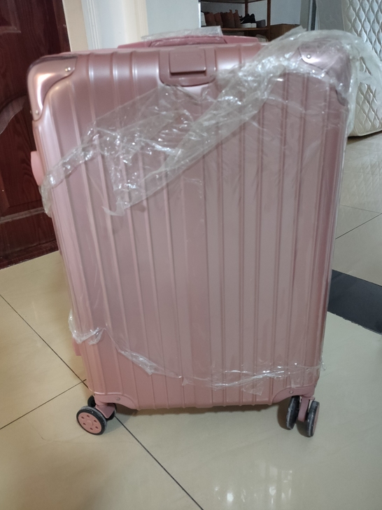 【9.5成新】22寸拉杆箱