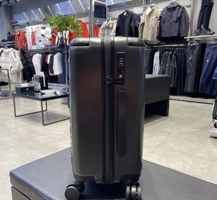DESCENTE 迪桑特行李箱