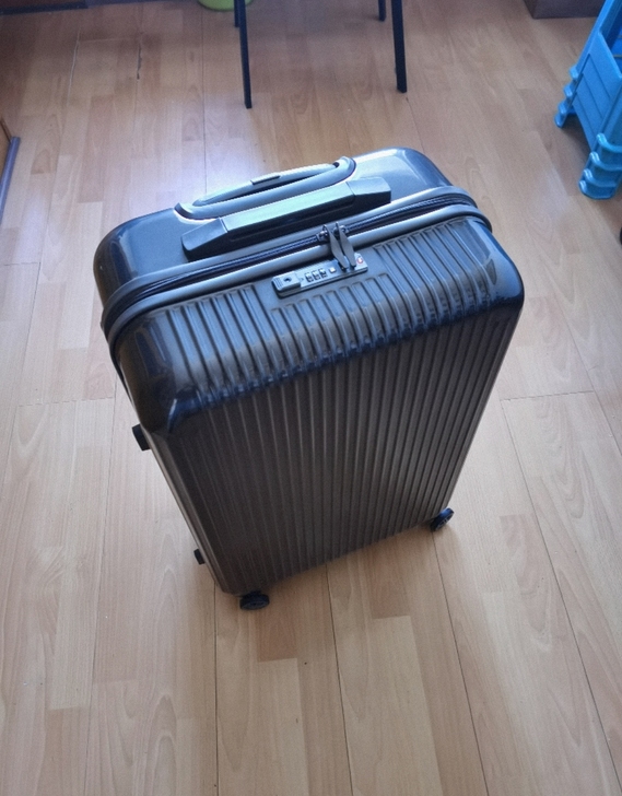 网易严选的箱子，24寸，329入够的，用了...