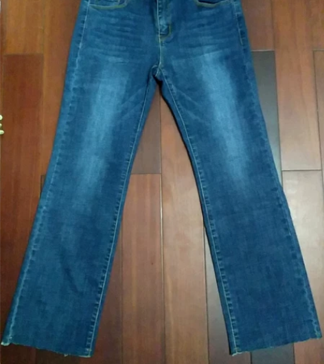 全新韩品牌女装微喇牛仔裤，腰围75厘米，臀...