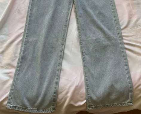 全新高腰阔腿浅色牛仔裤 尺码是S码,腰围6...
