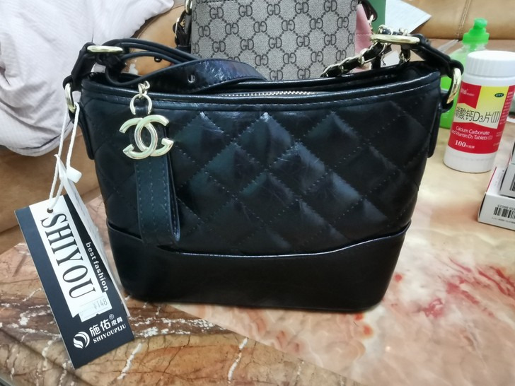 全新的吊牌都在，买得太多了，都是实体店买成...