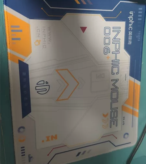 无暇英菲克机甲风格鼠标垫 只拆封没用过,送...