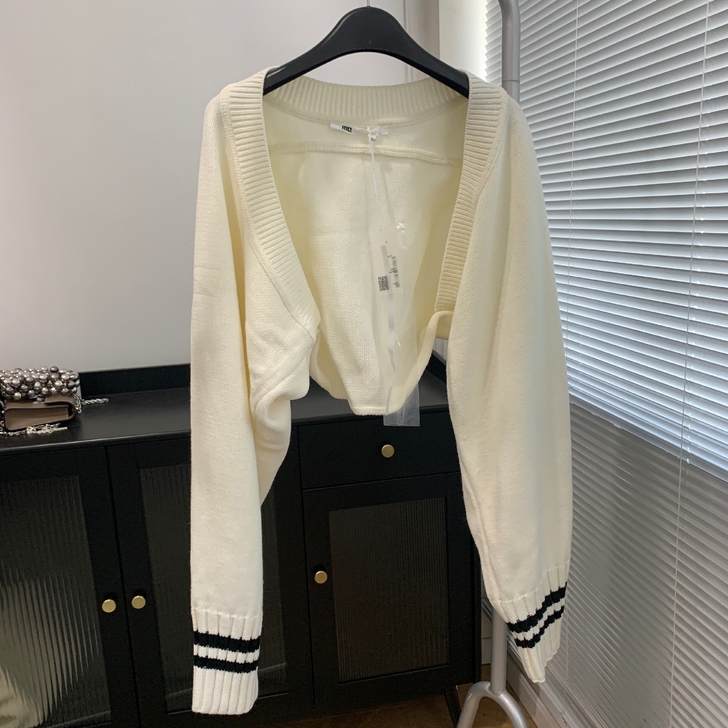 工作室样衣，全新。灰色1白色3