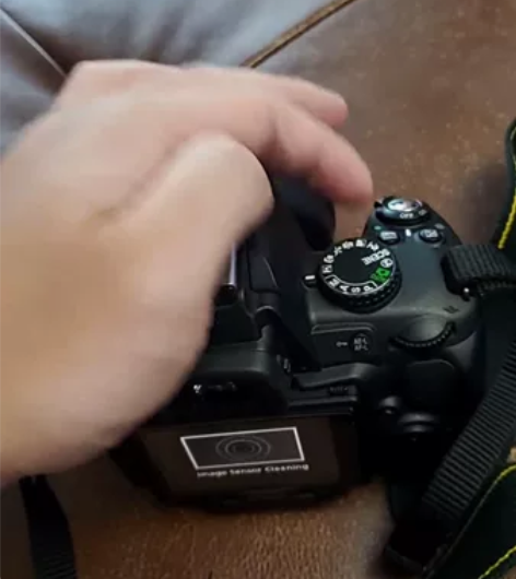 ?Nikon 尼康 D5000 单反相机。...