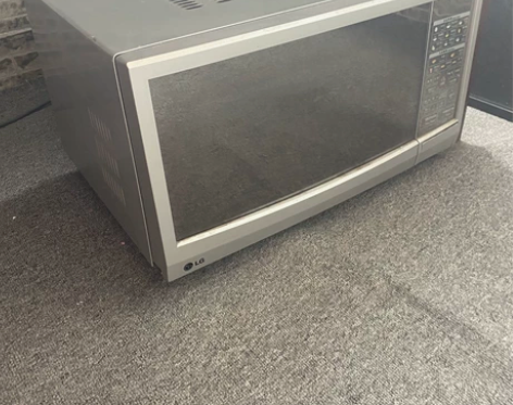 闲置微波炉，里面有根灯管坏了，其他都是好的...