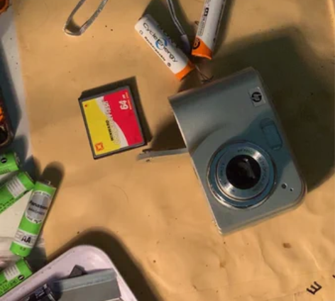 惠普数码相机,型号M525,方方正正的样式...