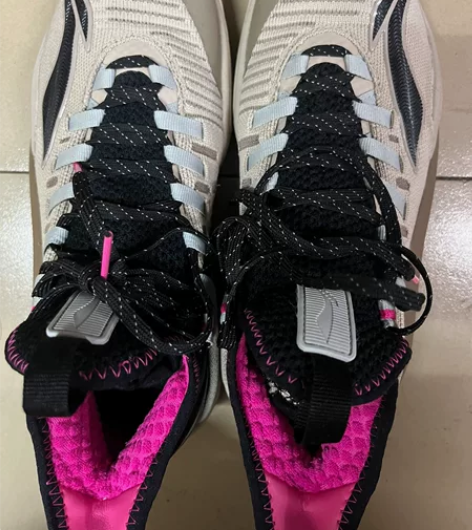 李宁魅影系列篮球鞋 九成新 便宜出 40码...