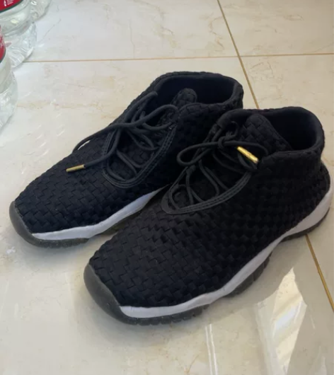乔丹女鞋，38码，很帅的一款，轻微穿着痕迹...