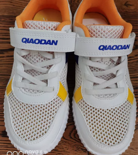 乔丹童鞋夏款网鞋32码 三双300  送袜...