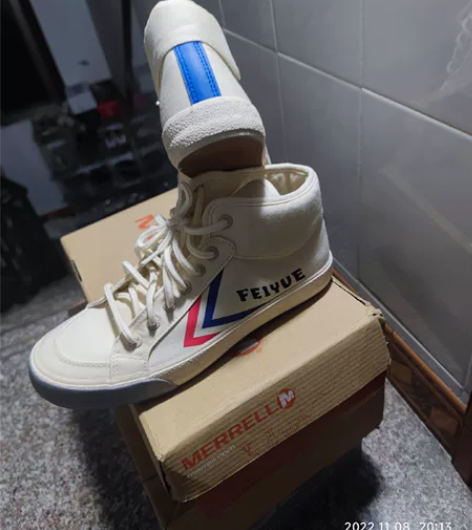 飞跃中帮帆布鞋，全新，米白色，鞋盒没有了，...