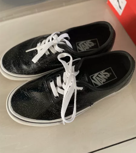 万斯vans 黑色漆皮板鞋 36码 有穿着...