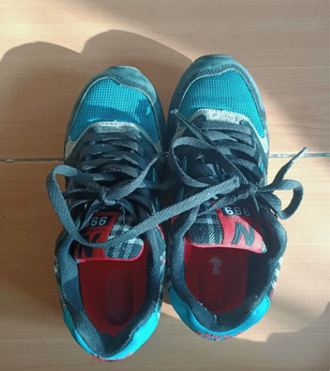 35码新百伦运动鞋,当时孩子不会绑鞋带穿了...